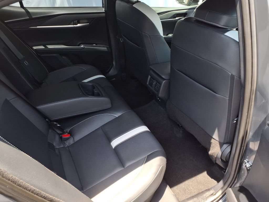Used 2025 Toyota Camry SE w/ Convenience Package FWD image 21