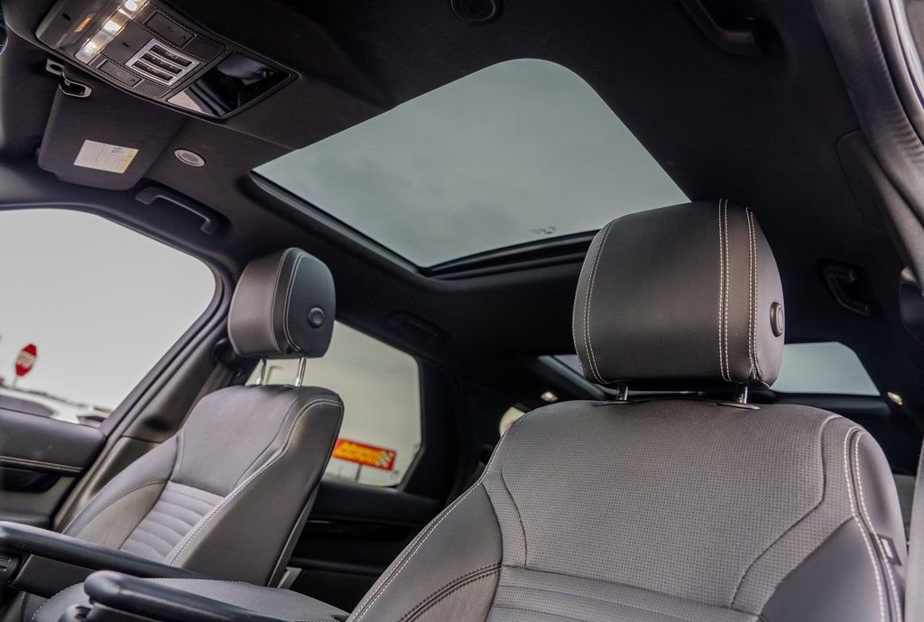 Used 2023 Land Rover Discovery S R-Dynamic image 18