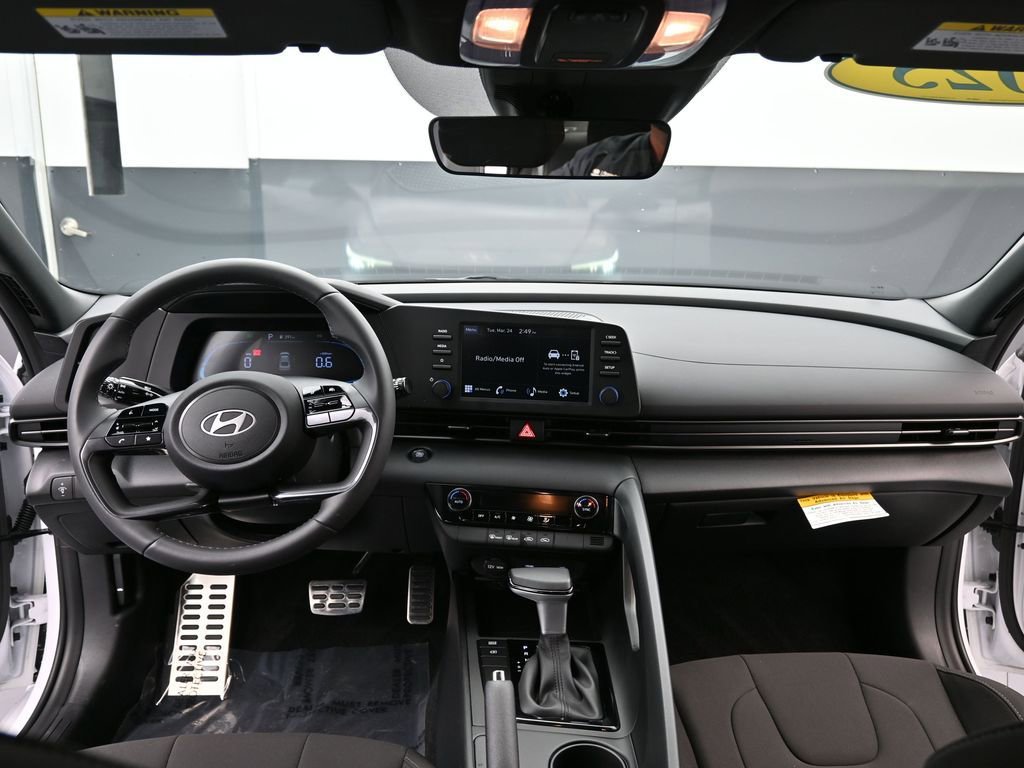 Used 2025 Hyundai Elantra Sport image 10