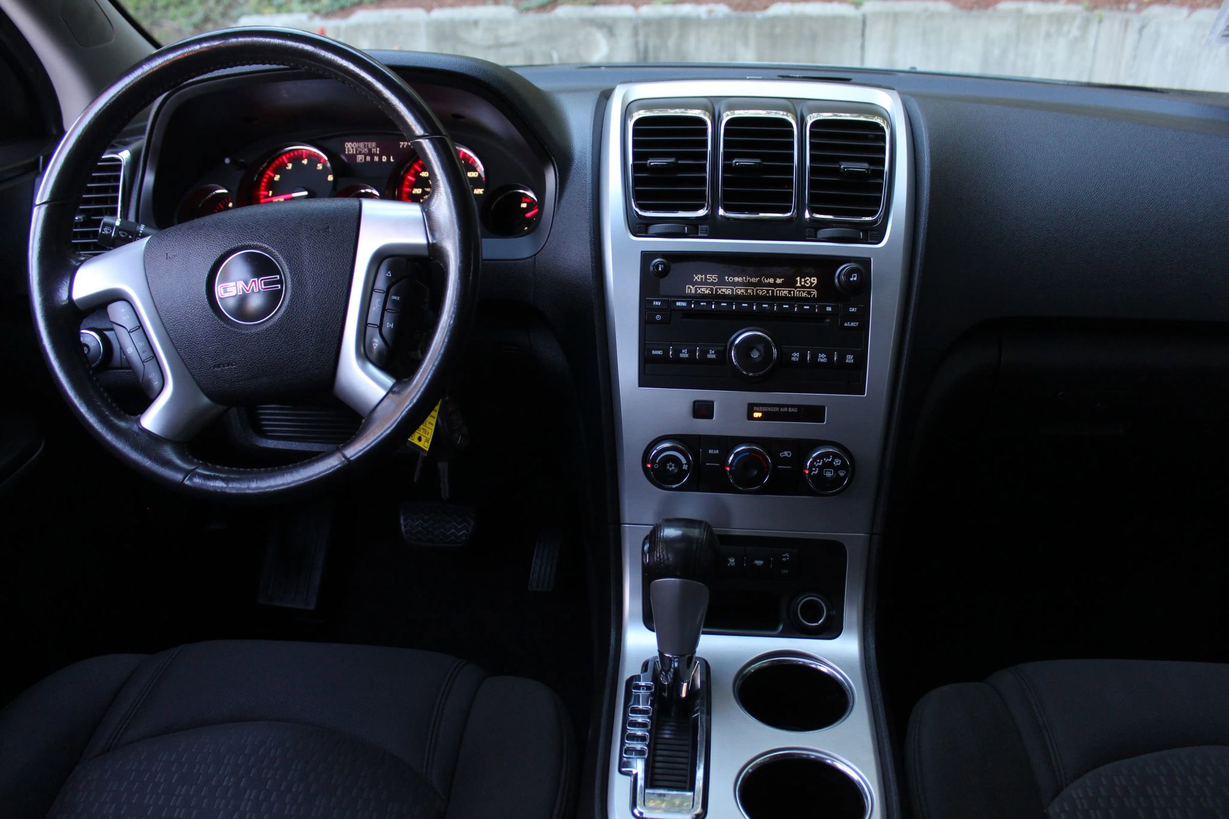 Used 2010 GMC Acadia SLE image 20