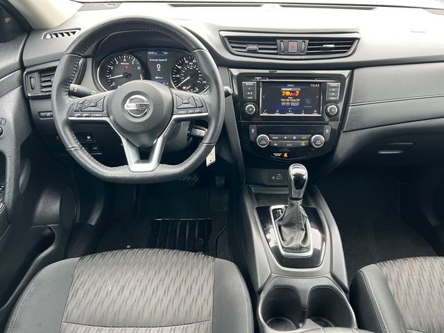 Used 2020 Nissan Rogue SV image 3