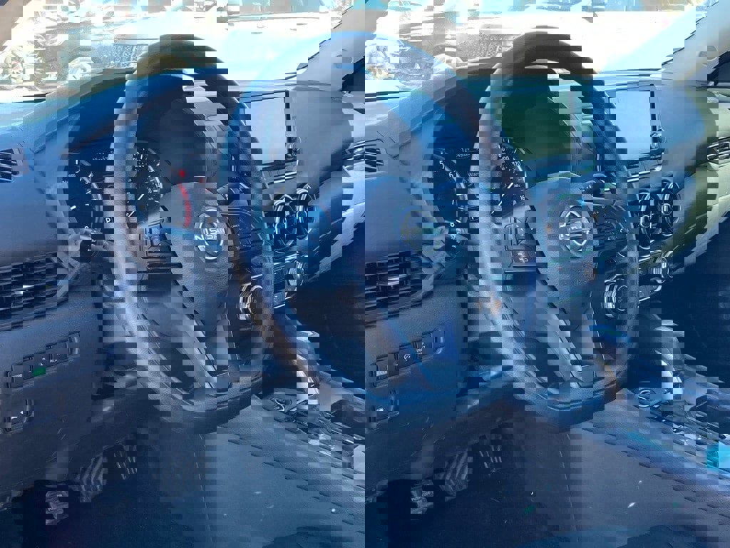 Used 2025 Nissan Sentra S image 9