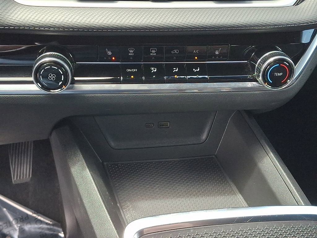 Used 2025 Chevrolet Equinox LT AWD/4WD image 15