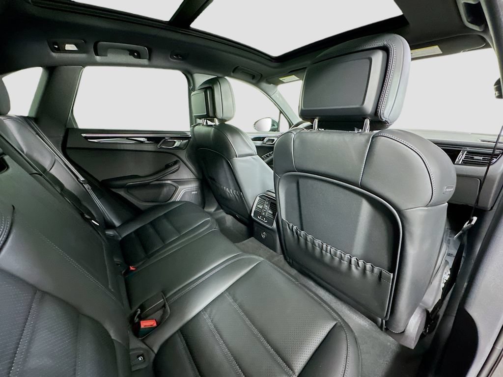 Certified 2026 Porsche Macan AWD/4WD image 30