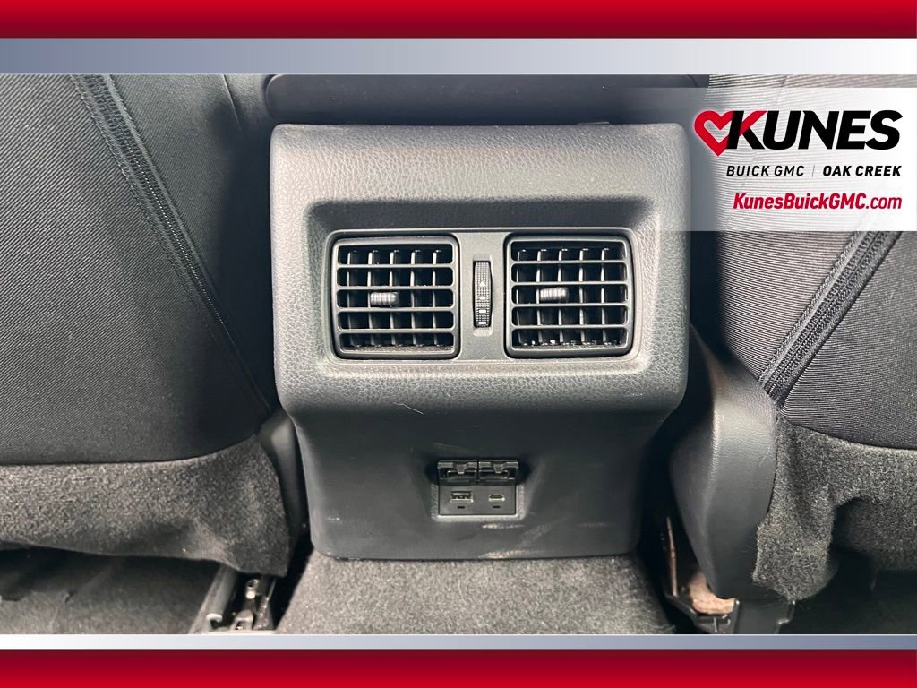 Used 2025 Toyota Camry SE image 10