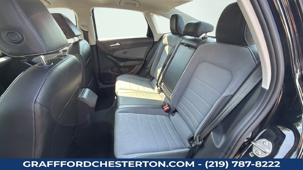 Used 2025 Volkswagen Jetta SE FWD image 24