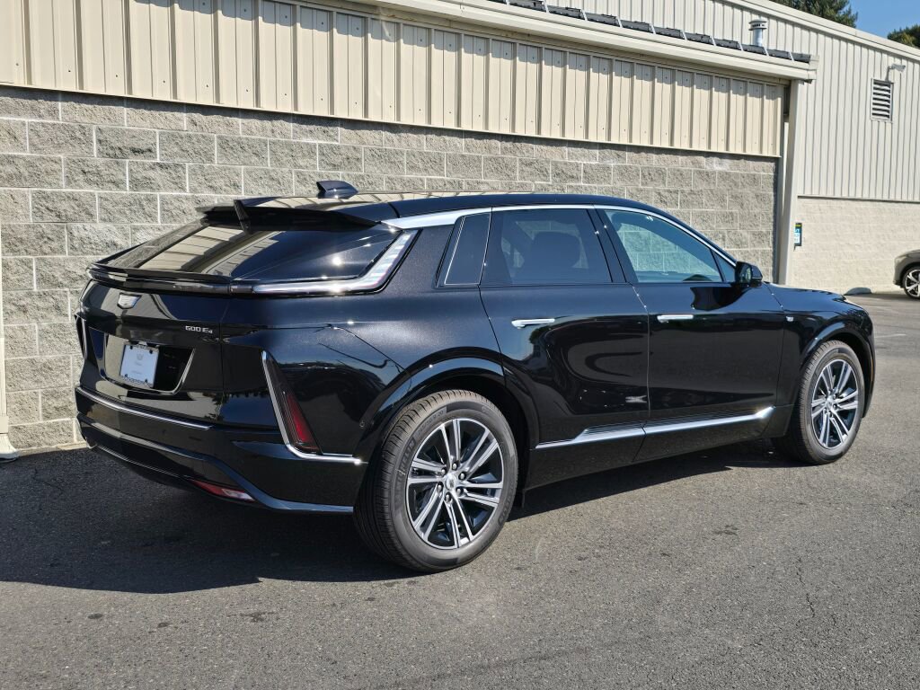 New 2026 Cadillac Lyriq Luxury image 8