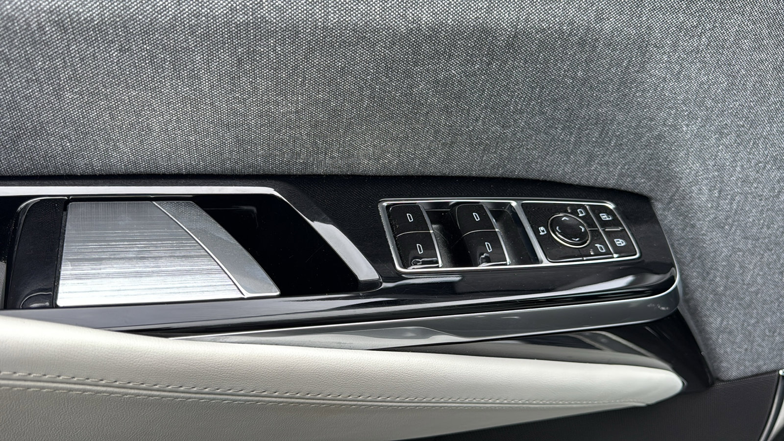 Used 2025 Cadillac Escalade Premium Luxury Platinum image 11