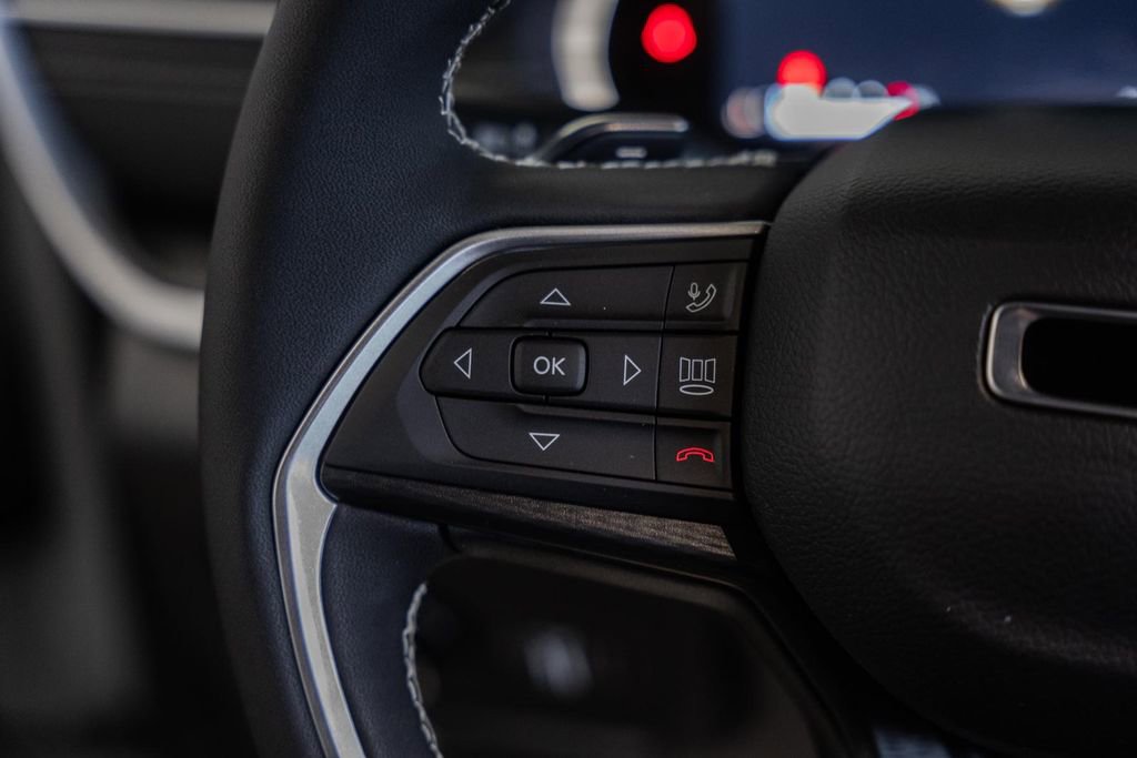 New 2025 Jeep Grand Cherokee Altitude image 27