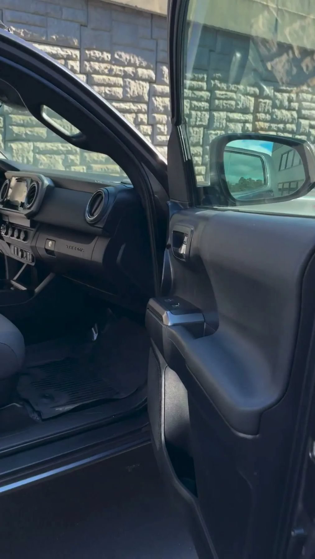 Used 2019 Toyota Tacoma TRD Off-Road AWD/4WD image 57