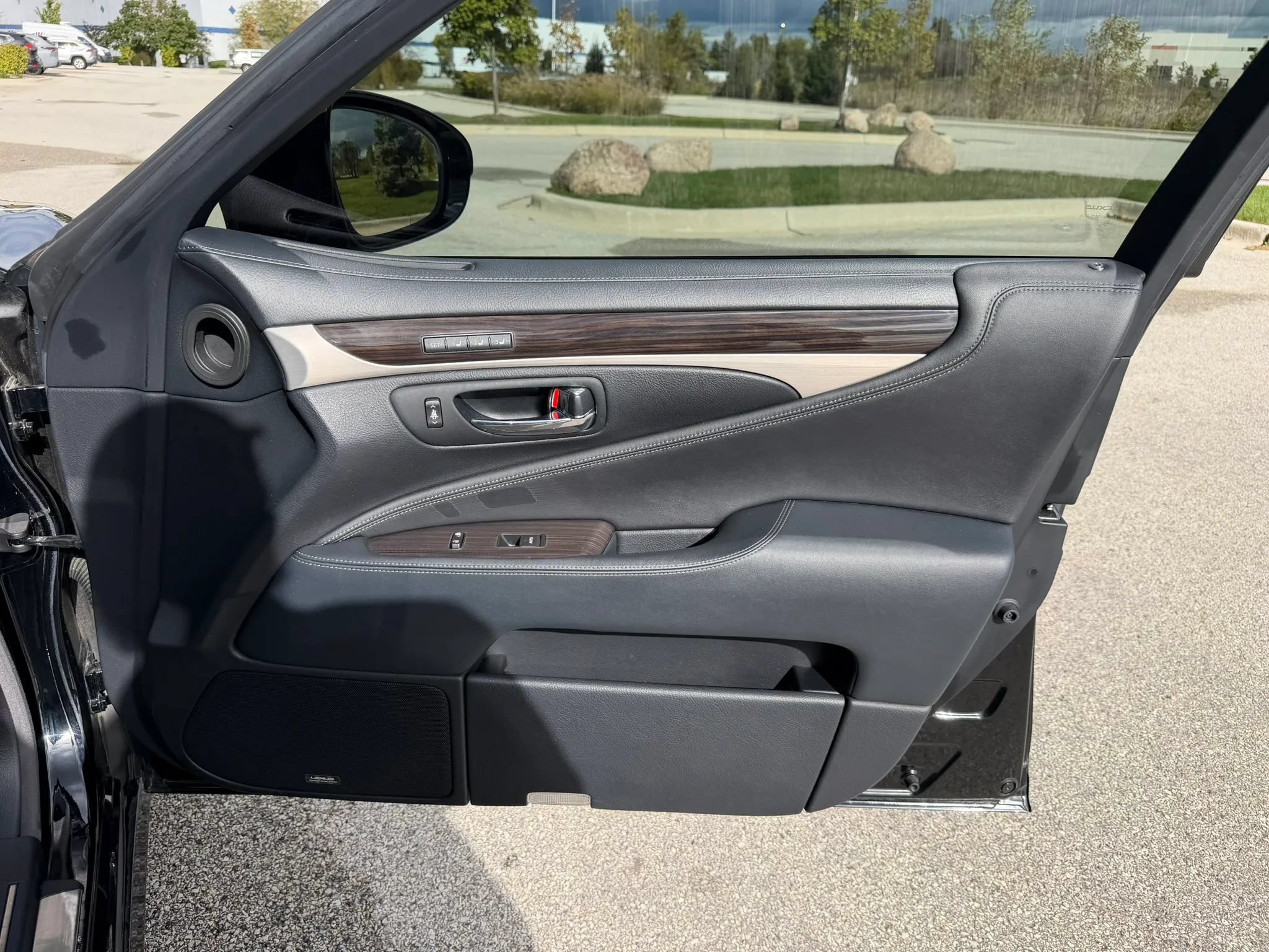 Used 2014 Lexus LS 460 w/ Comfort Package RWD image 24
