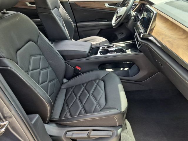 Used 2025 Volkswagen Atlas SE FWD image 31