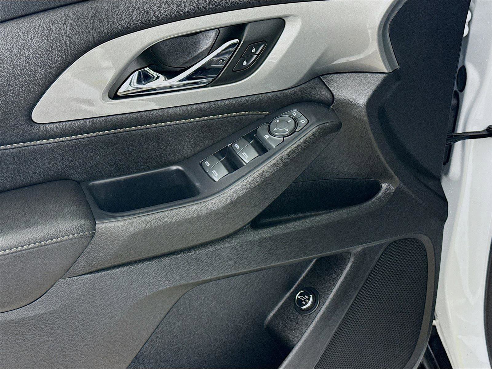 Used 2022 Chevrolet Traverse LT image 18