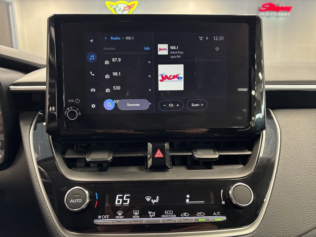 Used 2025 Toyota Corolla LE image 29