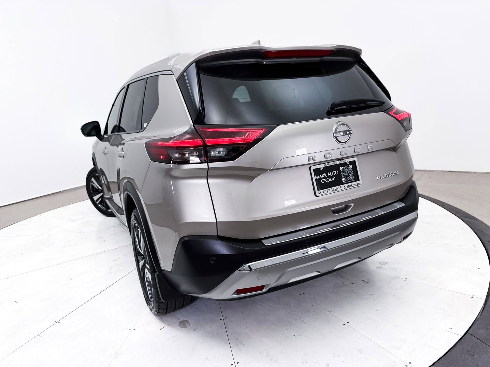 Used 2023 Nissan Rogue Platinum w/ Platinum Premium Package image 9