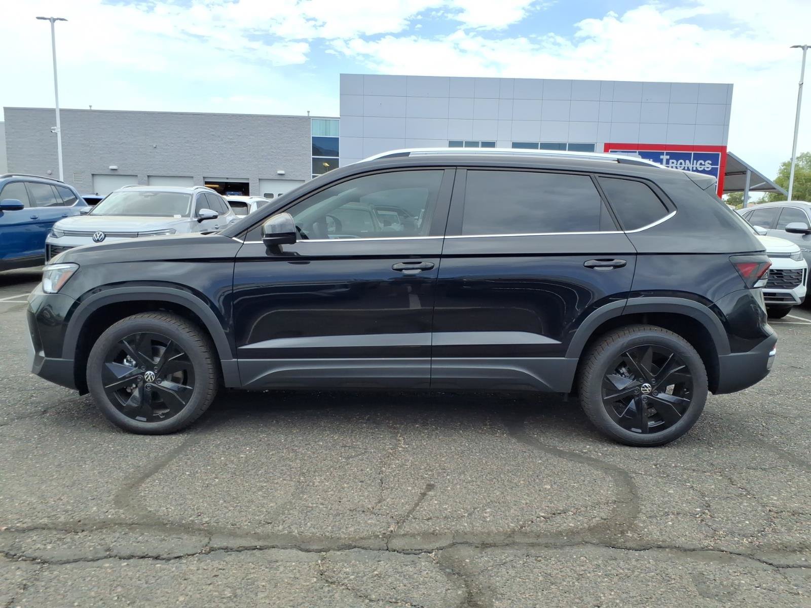 New 2026 Volkswagen Taos SE FWD image 3