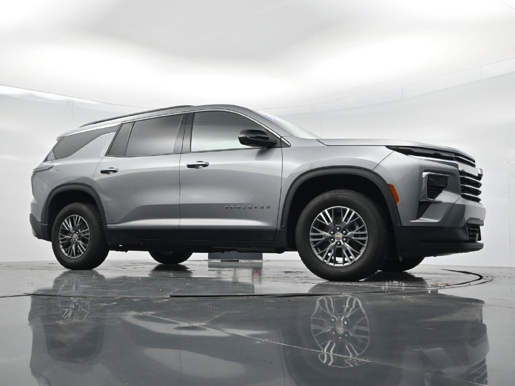 Used 2024 Chevrolet Traverse LT FWD image 28