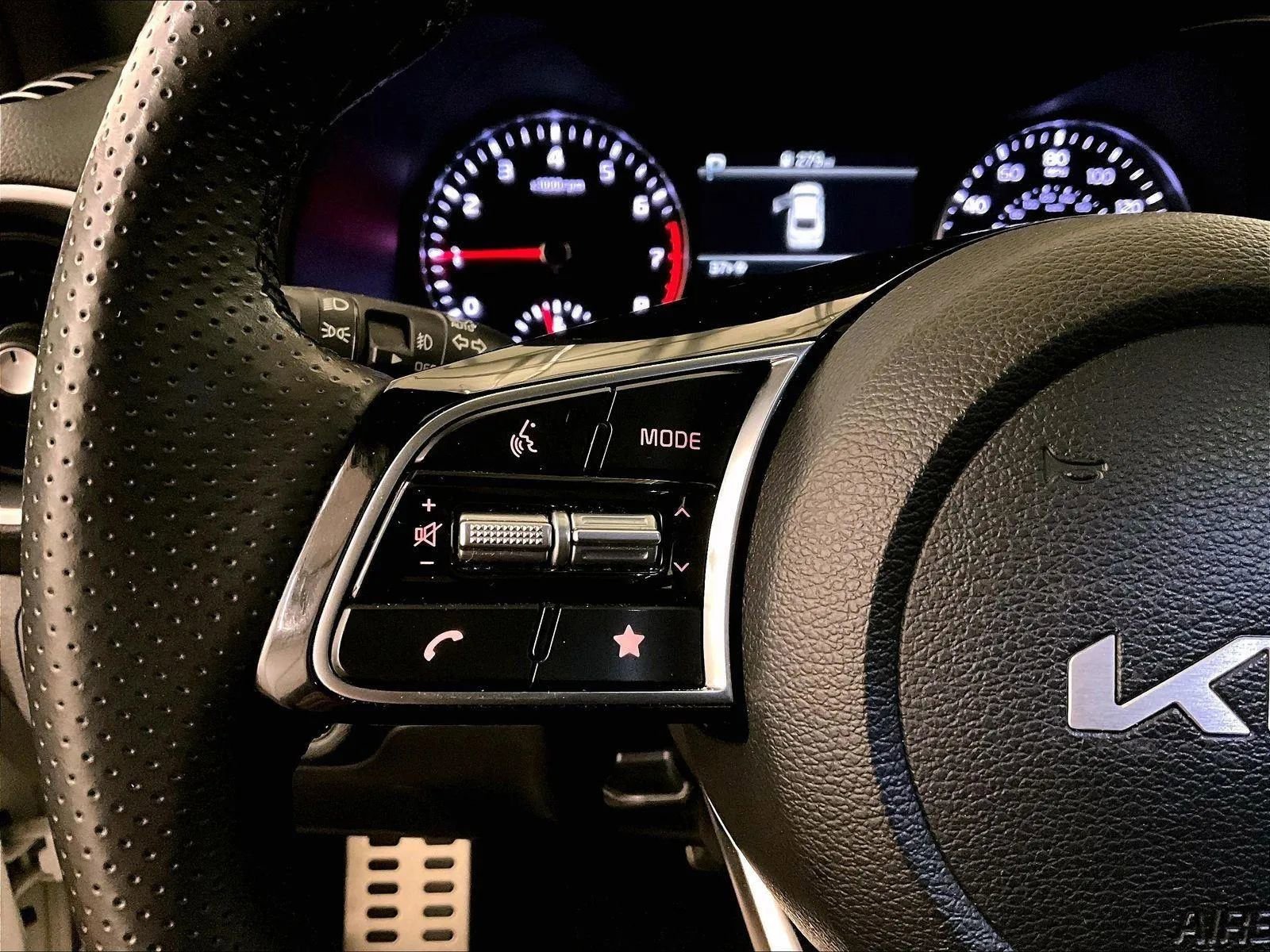 Used 2024 Kia Forte GT-Line w/ GT-Line Premium Package image 17