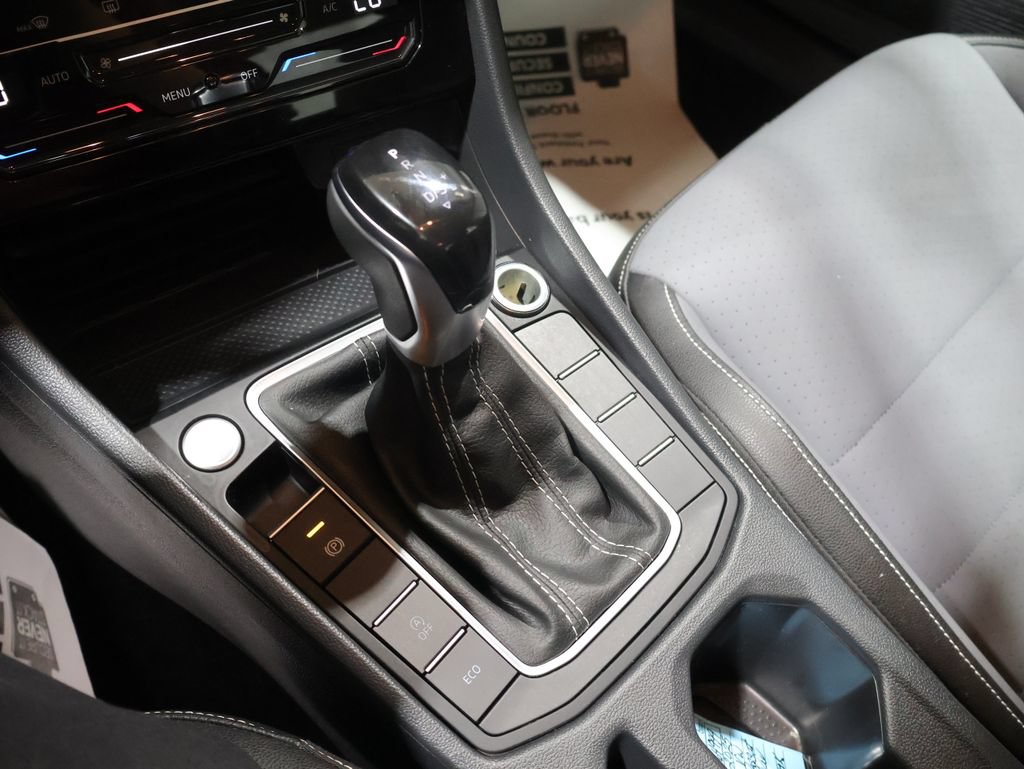 Used 2025 Volkswagen Jetta SE FWD image 33