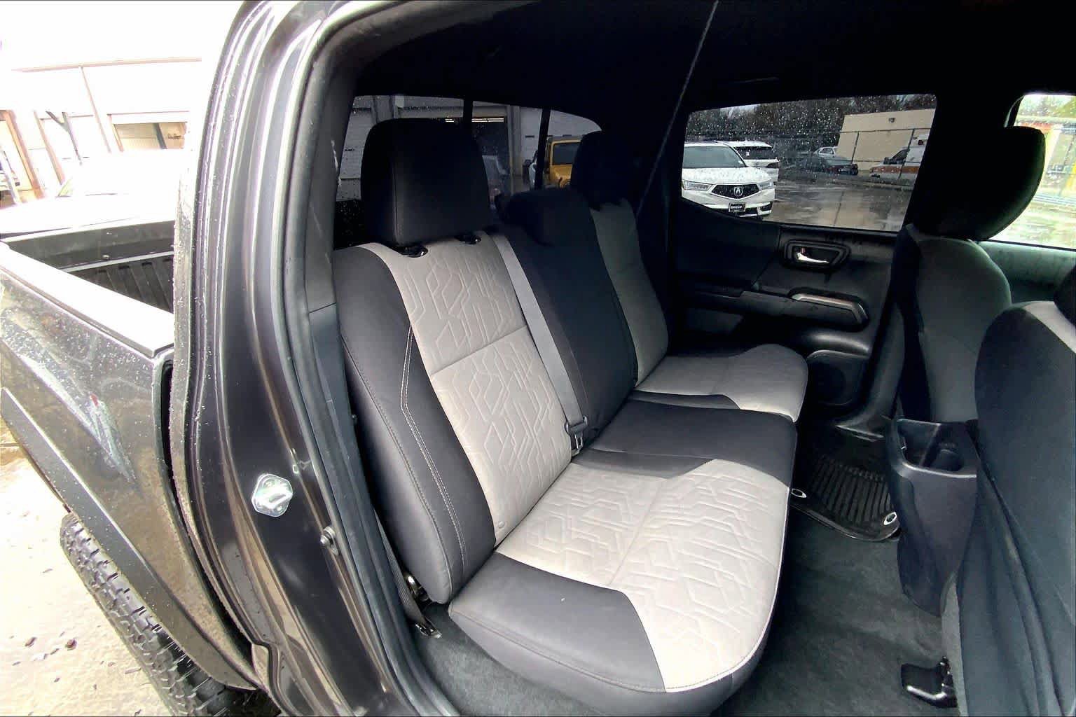Used 2022 Toyota Tacoma TRD Off-Road AWD/4WD image 18