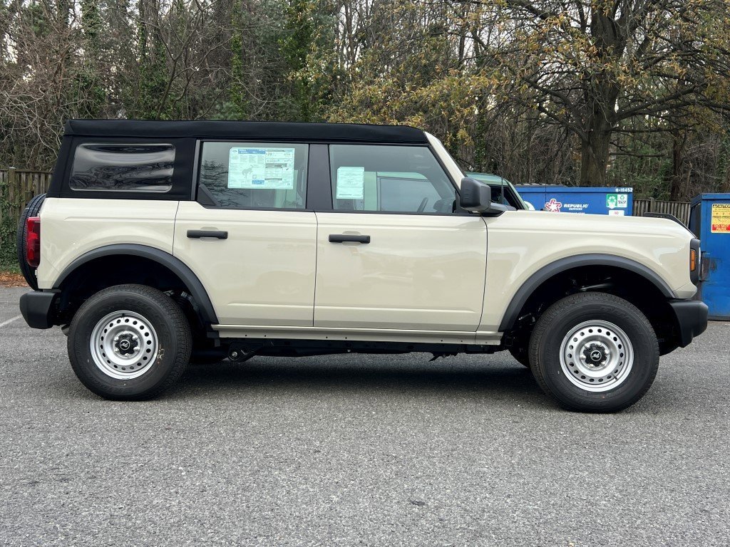 New 2025 Ford Bronco 4-Door image 3