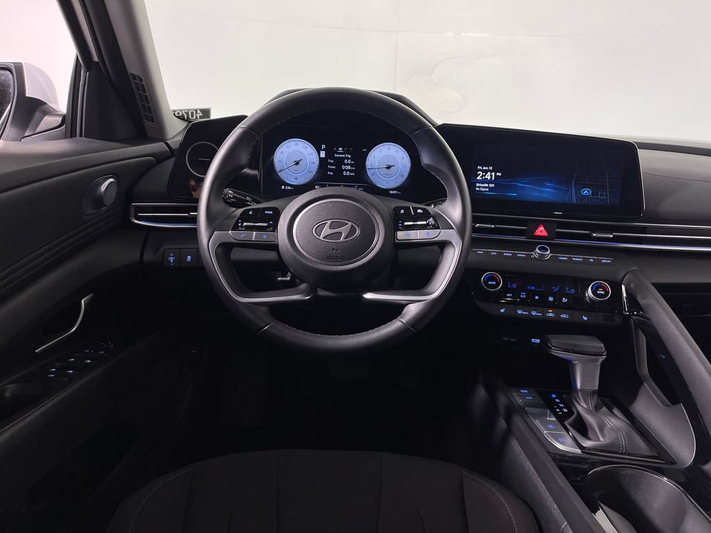 Certified 2025 Hyundai Elantra SEL FWD image 15