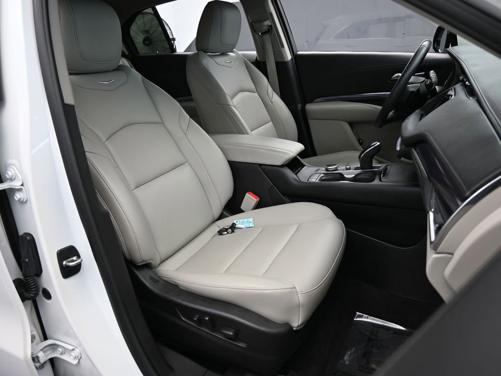 Used 2023 Cadillac XT4 Luxury image 46