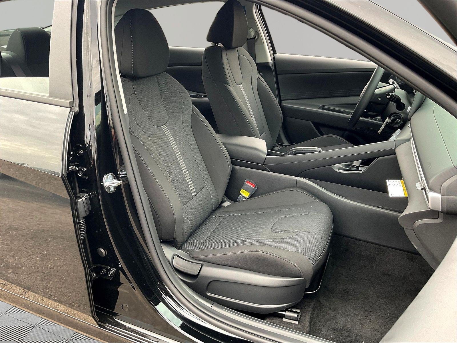 New 2026 Hyundai Elantra SE FWD image 19