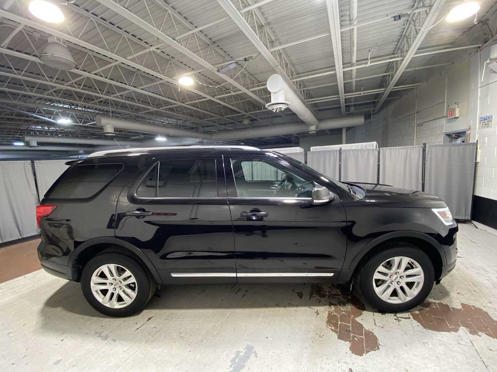 Used 2019 Ford Explorer XLT w/ Equipment Group 201A AWD/4WD image 27