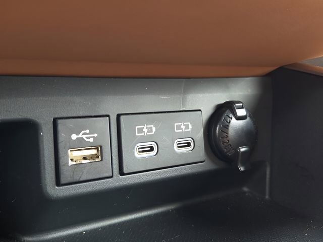 Used 2025 Toyota Highlander Platinum image 29