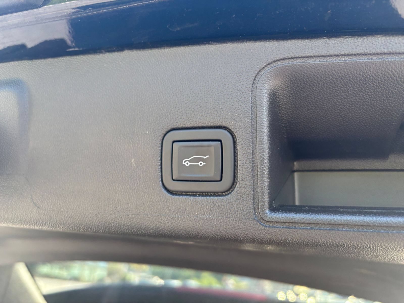 Used 2024 GMC Terrain SLT AWD/4WD image 20