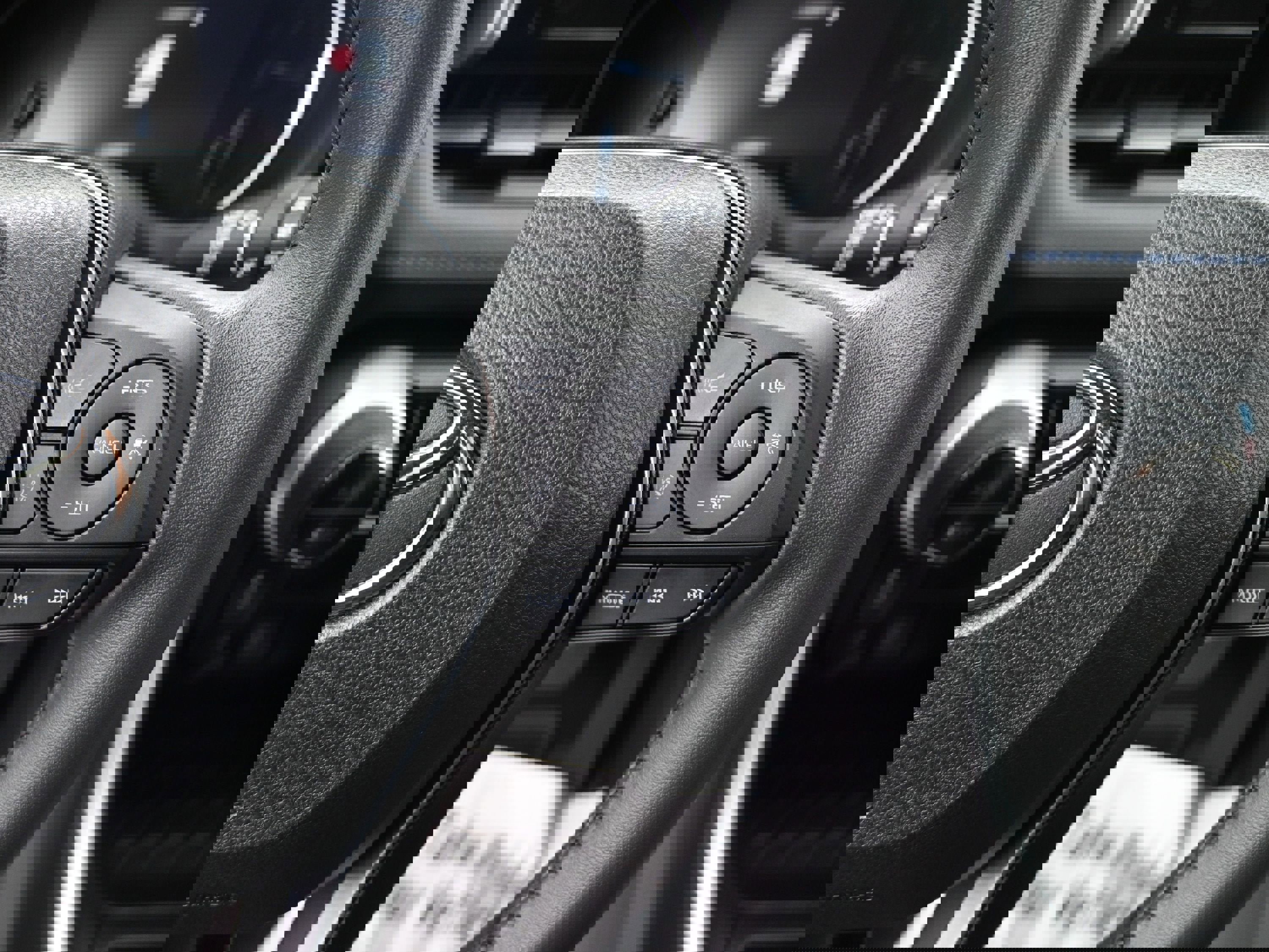 Used 2023 Toyota RAV4 SE image 12