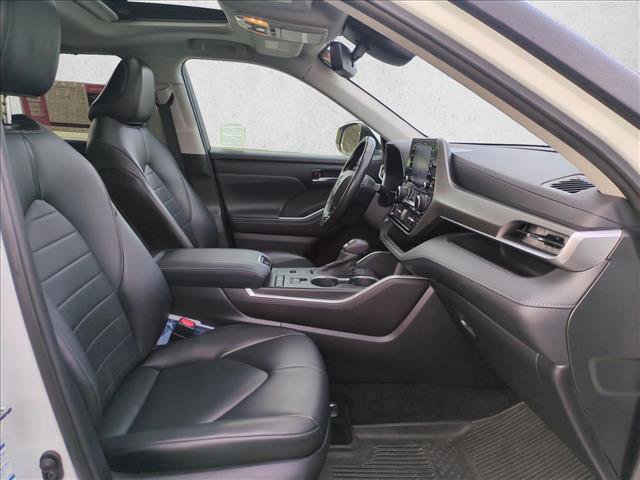 Used 2021 Toyota Highlander XLE image 22