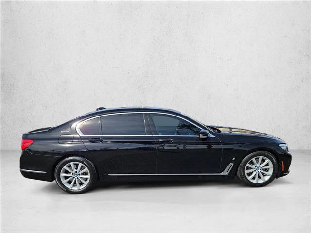Used 2018 BMW 740e xDrive video 4