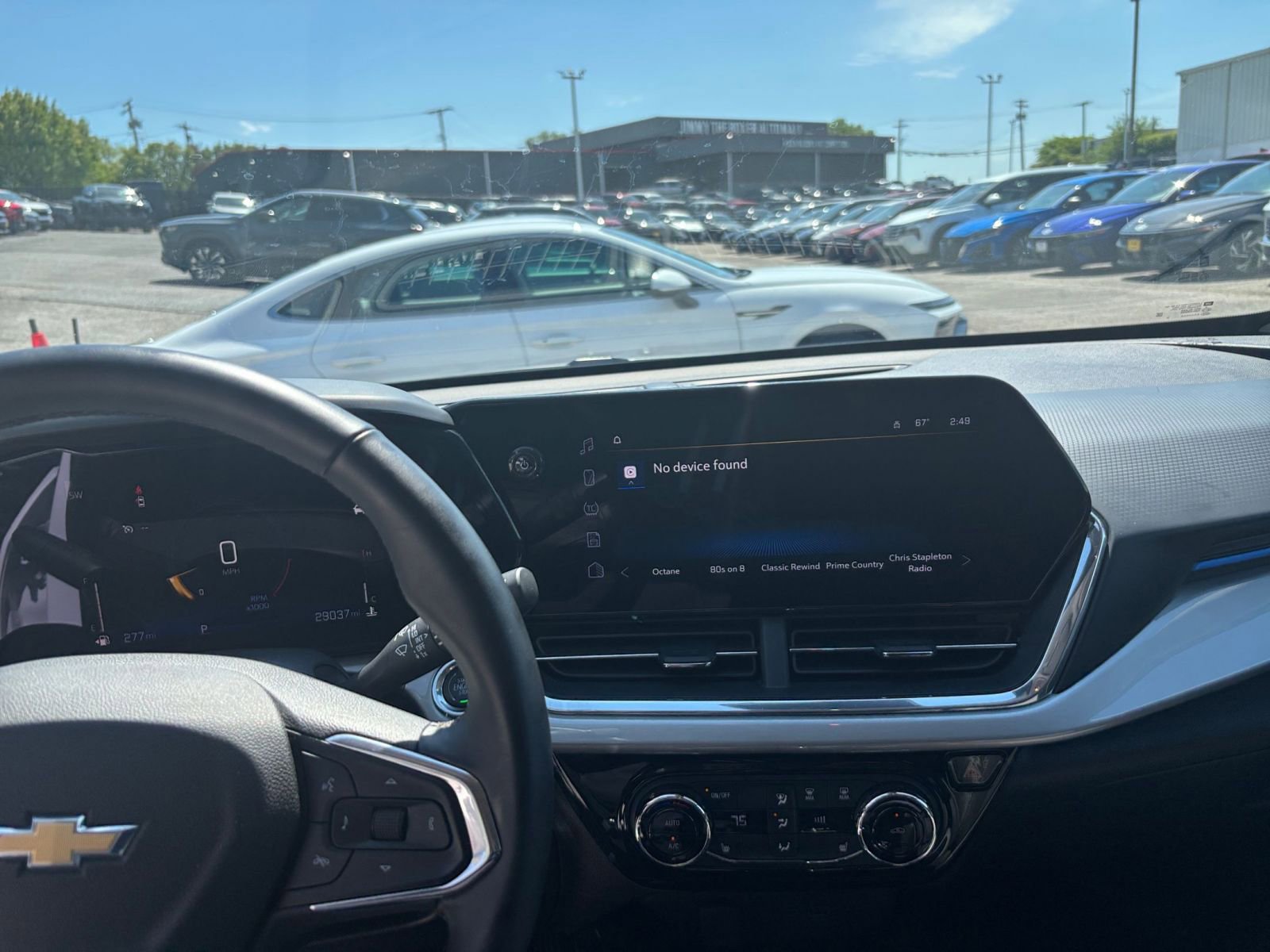 Used 2025 Chevrolet Trax LT w/ LT Convenience Package FWD image 17