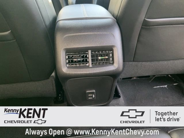 Used 2023 Chevrolet Equinox Premier image 13