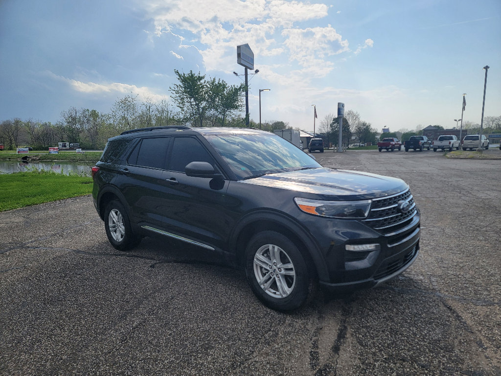 Used 2023 Ford Explorer XLT w/ Equipment Group 202A AWD/4WD image 3