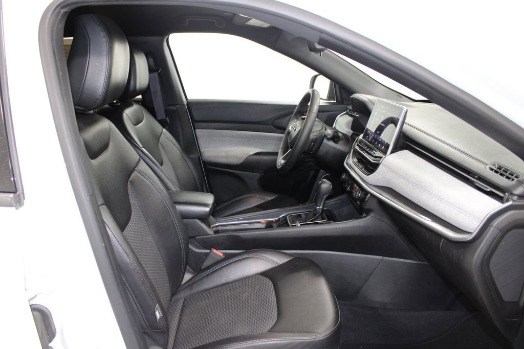 Used 2024 Jeep Compass Latitude image 24