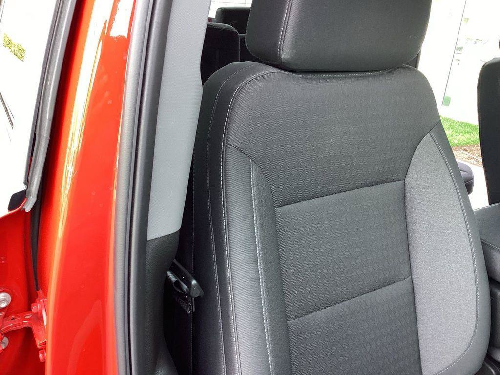 Used 2025 Chevrolet Silverado 1500 LT AWD/4WD image 17