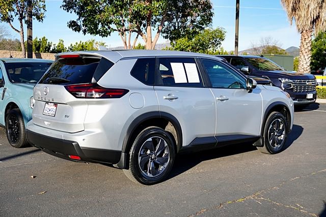 Used 2024 Nissan Rogue SV image 8