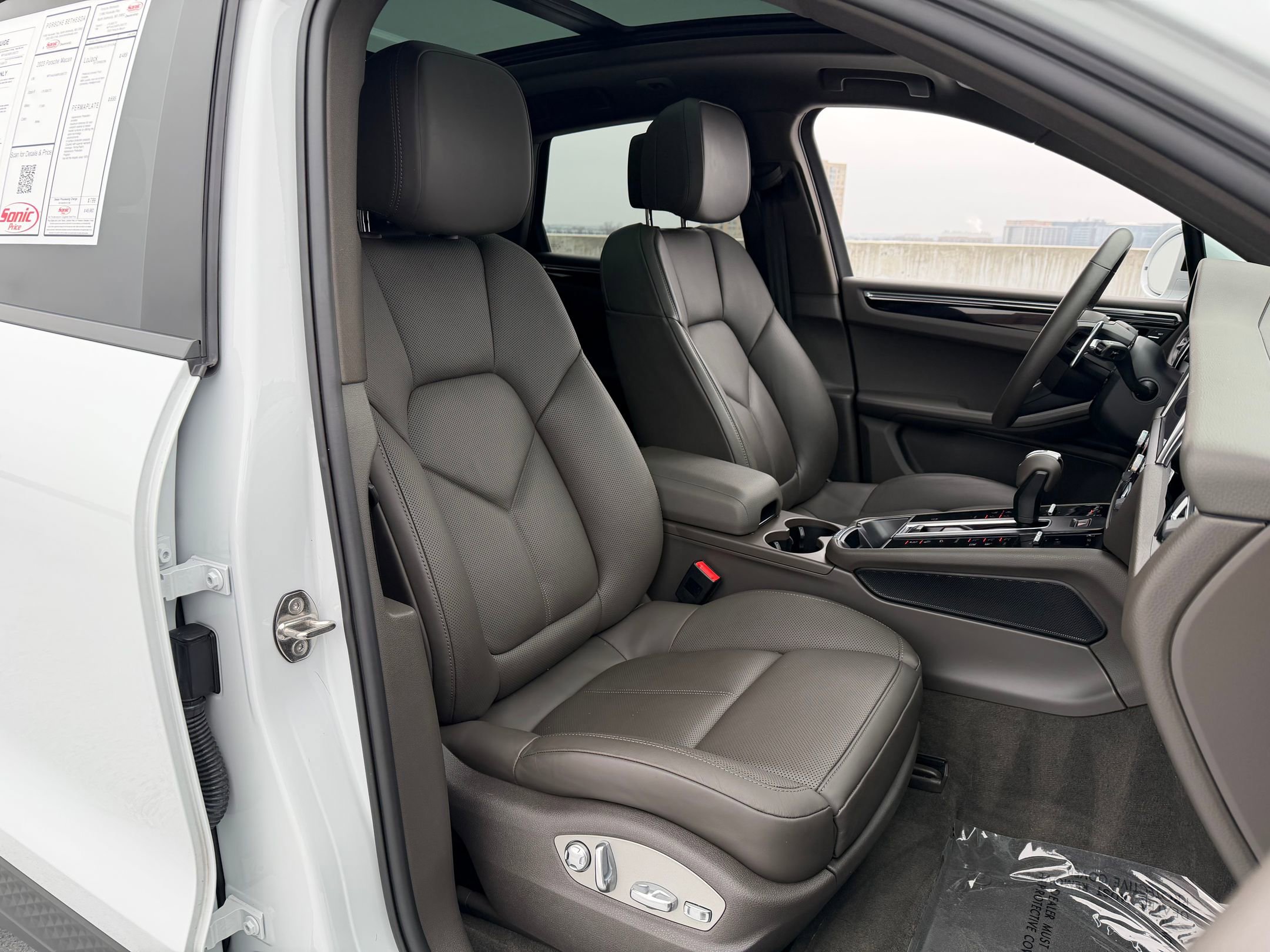 Certified 2023 Porsche Macan image 14