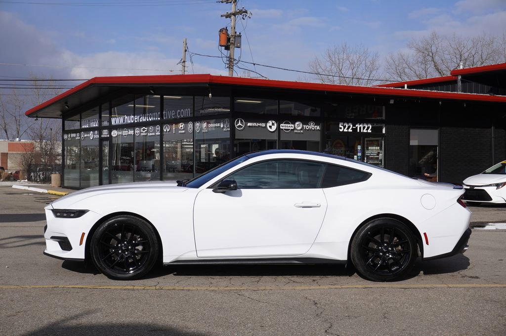 Used 2024 Ford Mustang Premium image 4