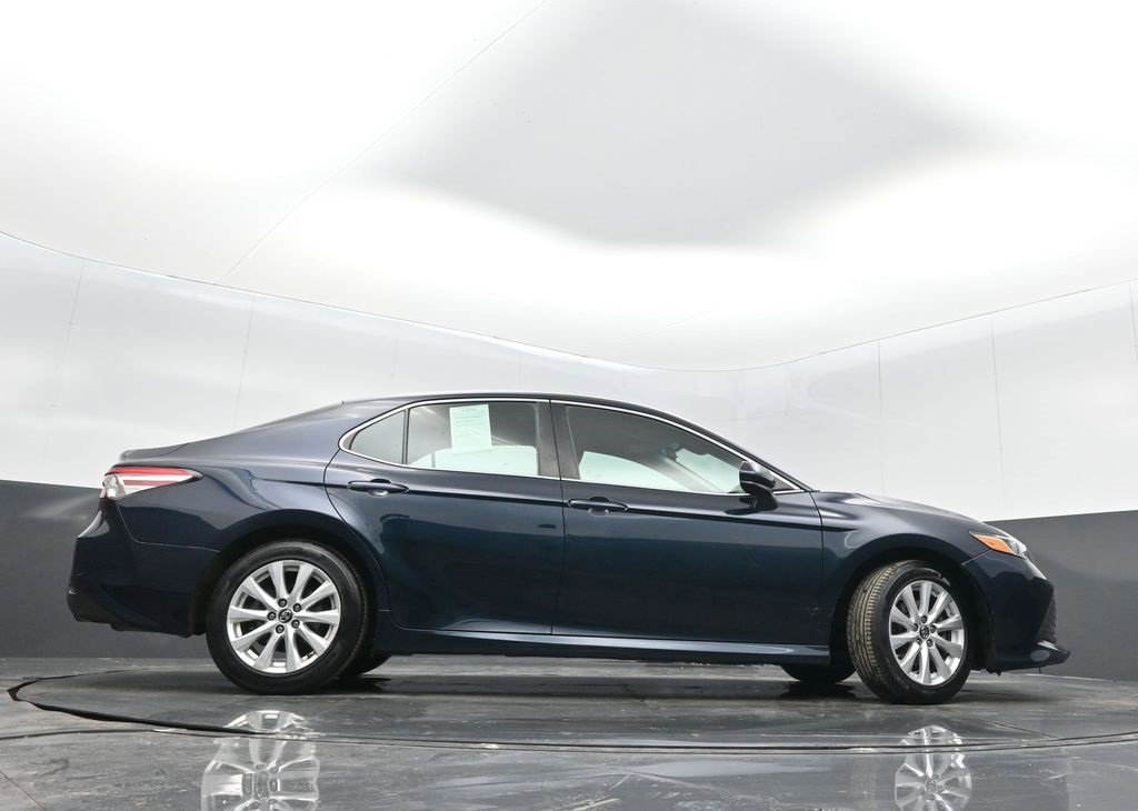 Used 2018 Toyota Camry LE image 34