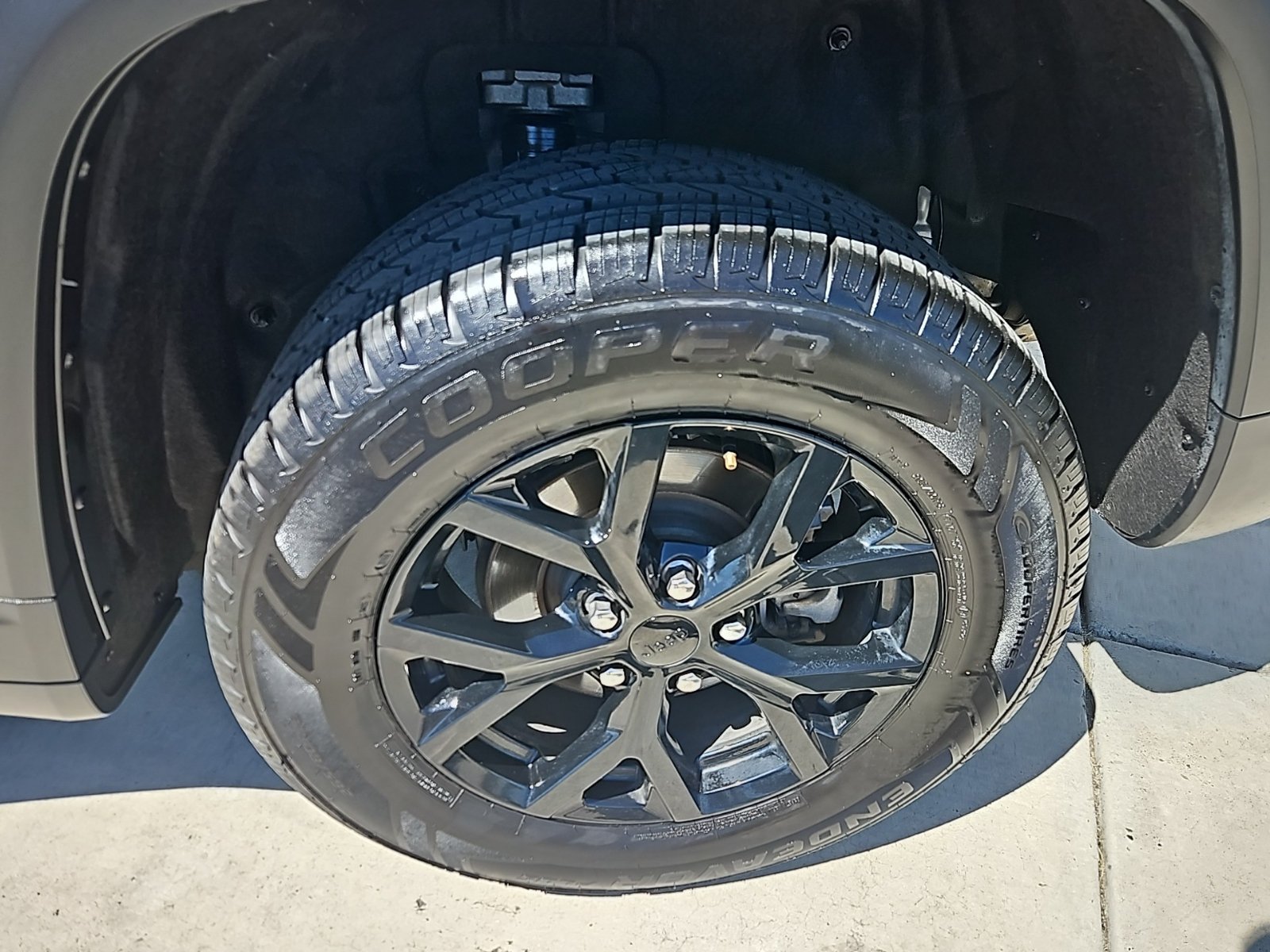 Used 2024 Jeep Grand Cherokee Altitude AWD/4WD image 9
