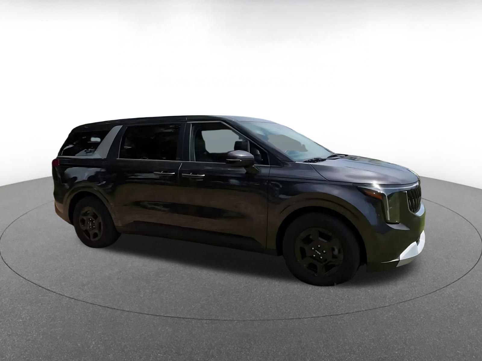 Used 2026 Kia Carnival FWD image 2