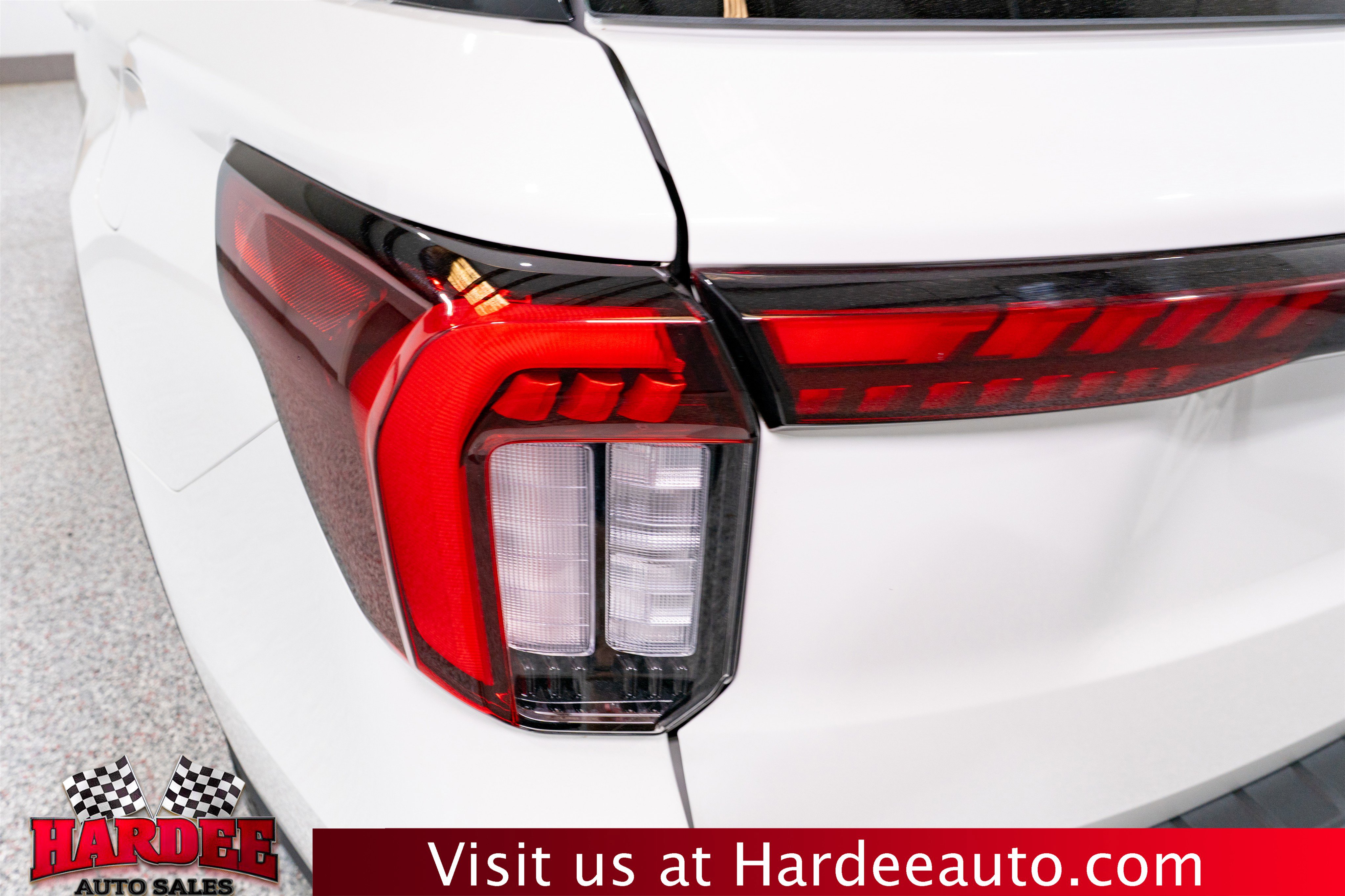 Used 2025 Ford Explorer ST AWD/4WD image 9