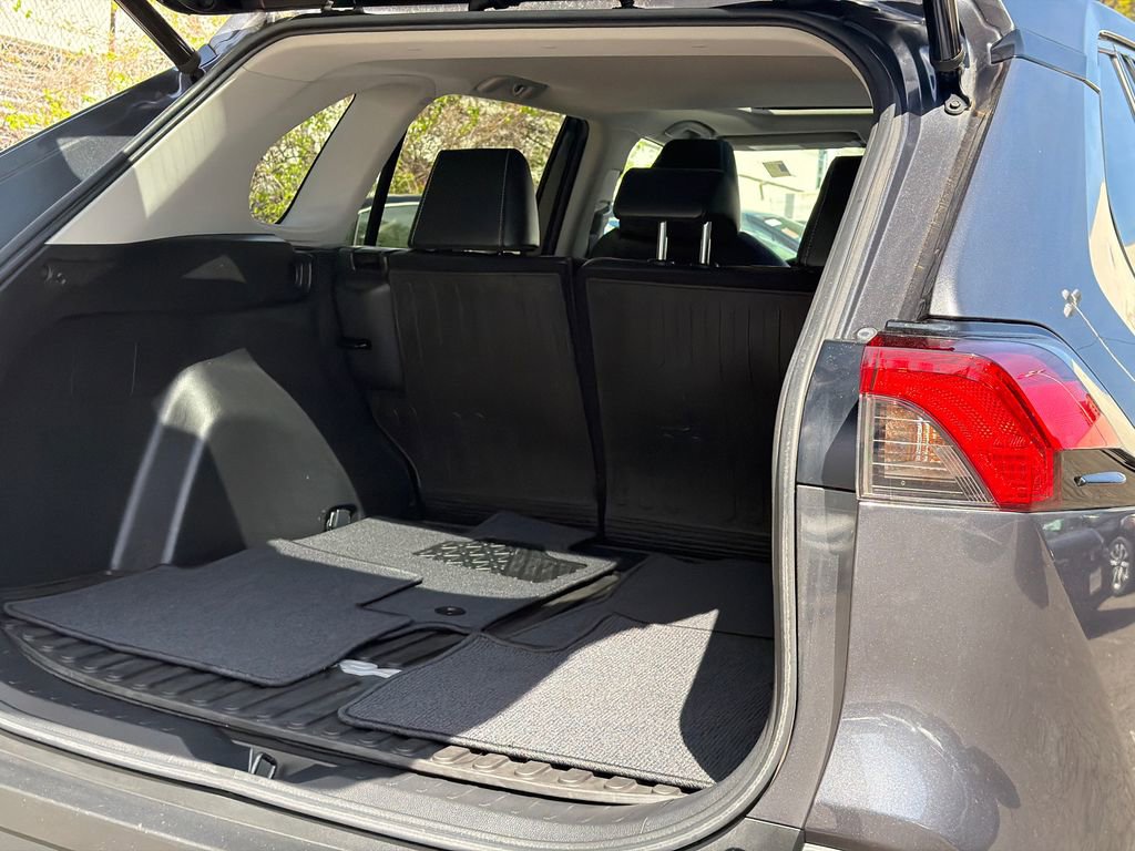 Used 2021 Toyota RAV4 XLE Premium image 8