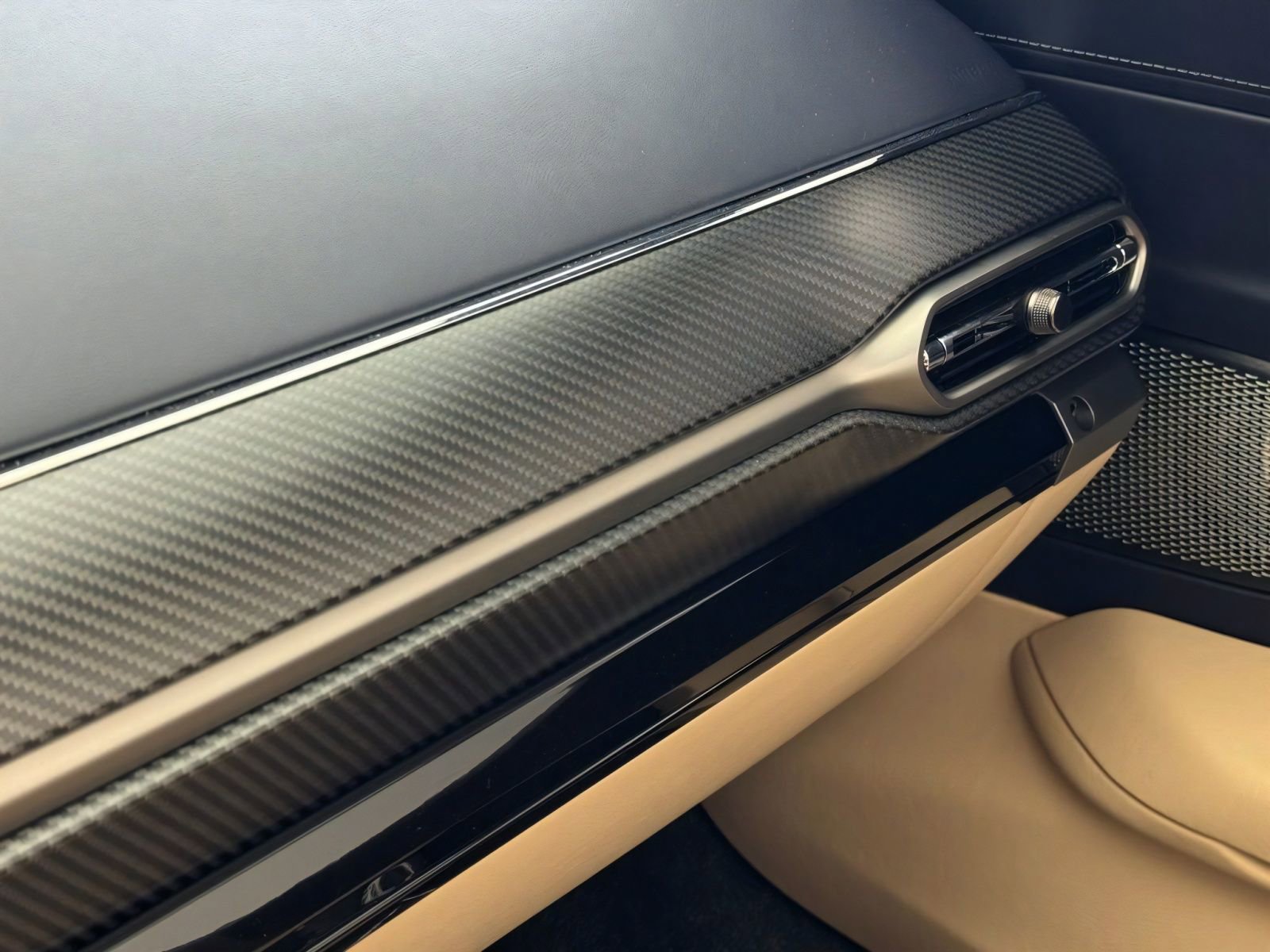 New 2026 Aston Martin V8 Vantage Coupe RWD image 46