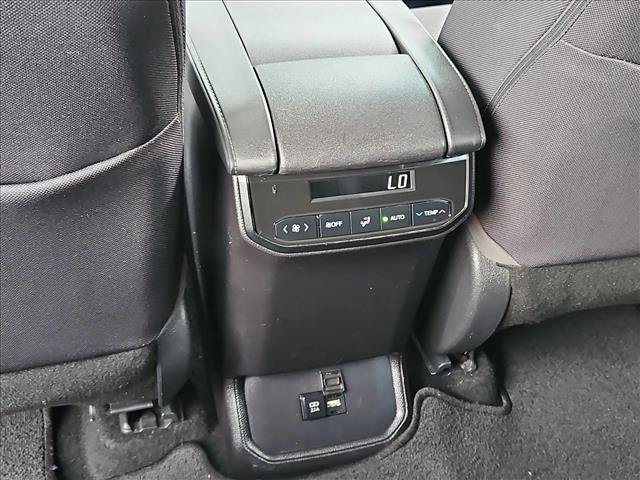 Used 2020 Toyota Highlander LE AWD/4WD image 16