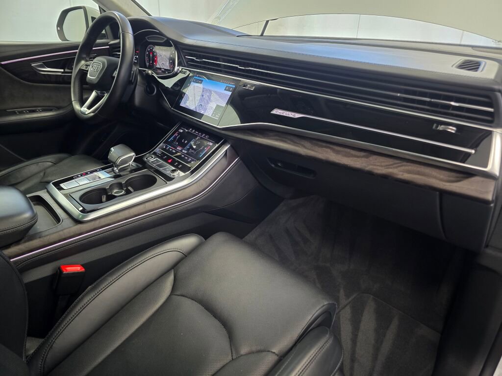 Used 2021 Audi Q8 Prestige w/ Prestige Package image 28